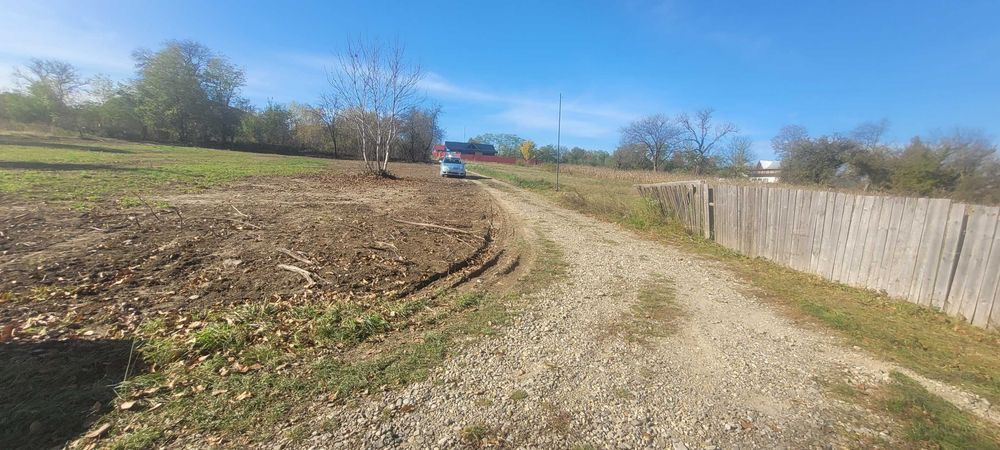 Teren intravilan la 10 min de Onesti cu deschidere 50 m la 8 euro/mp