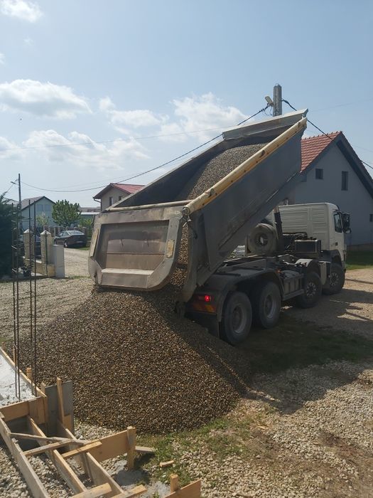 Nisip, piatra, pământ grădină, nivelare cu utilaje dumper
