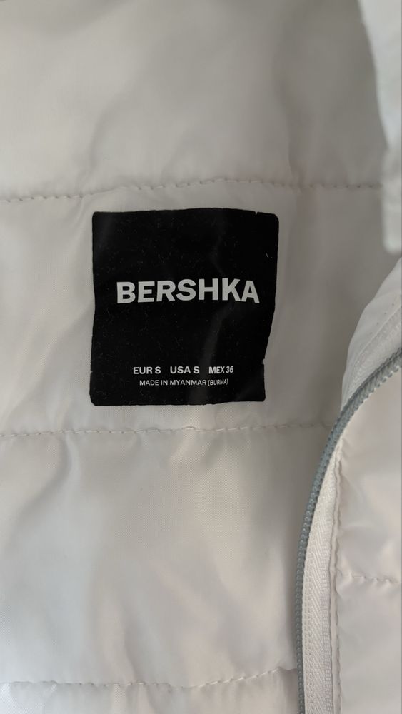 Бяло яке bershka