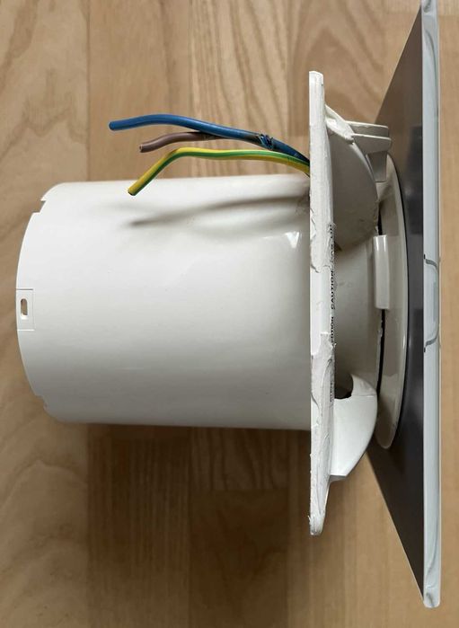 Вентилатор за баня Cata с датчик за влага и температура