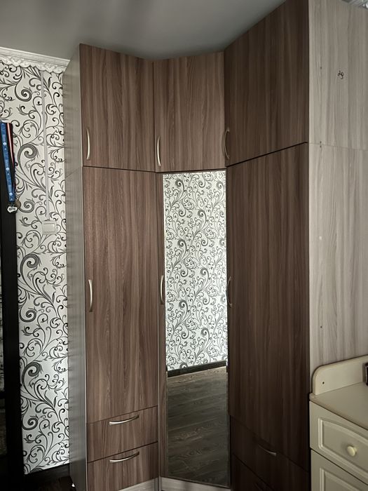 Шкаф угловой в отличном состоянии