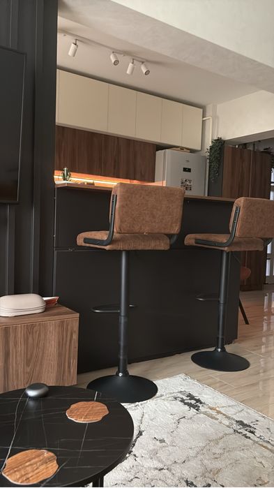 Vand 4 scaune de bar