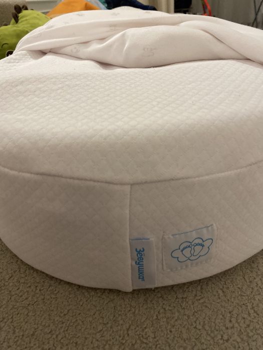 Кокон с рождения , от фирмы зевушка. Состояние отличное.