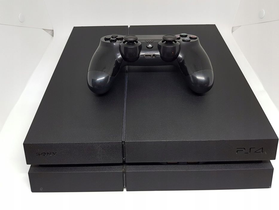 Продам PlayStation 4
