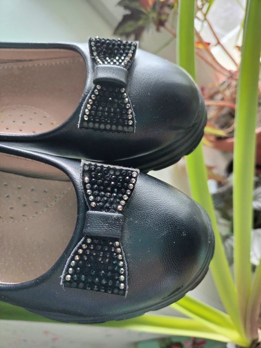 Школьная обувь продам