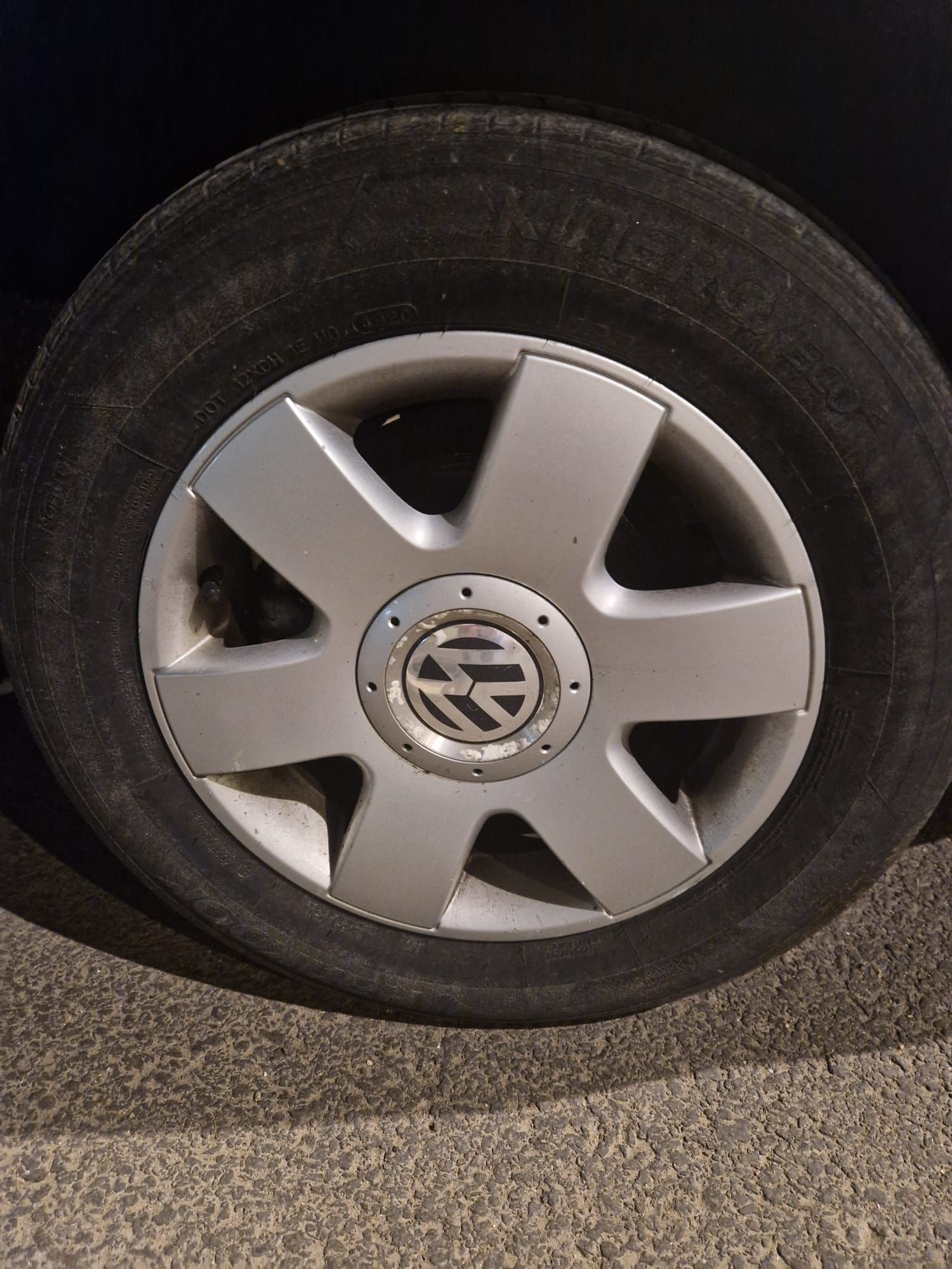 Vând set jante aliaj de VW cu cauciucuri pe 15