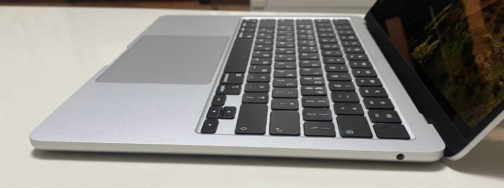 Продам macbook air M2/256gb