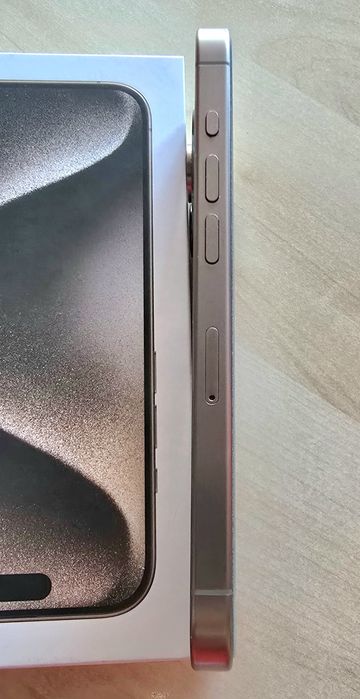 iPhone 15 Pro, 128GB, Natural Titan, в гаранция, перфектно състояние