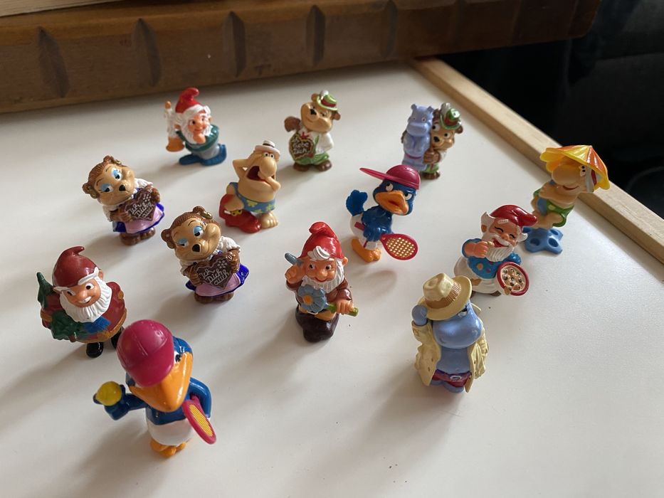 Kinder играчки от шоколадови яйца