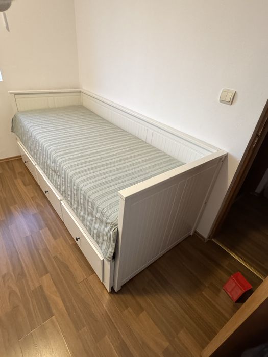 Divan IKEA alb cu sertare + saltea inclusă, stare foarte bună