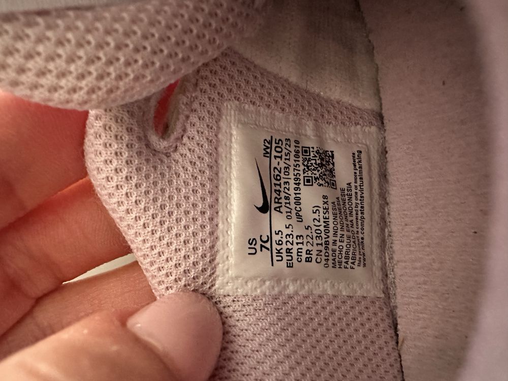 Маратонки NIKE за момиче 23,5 размер