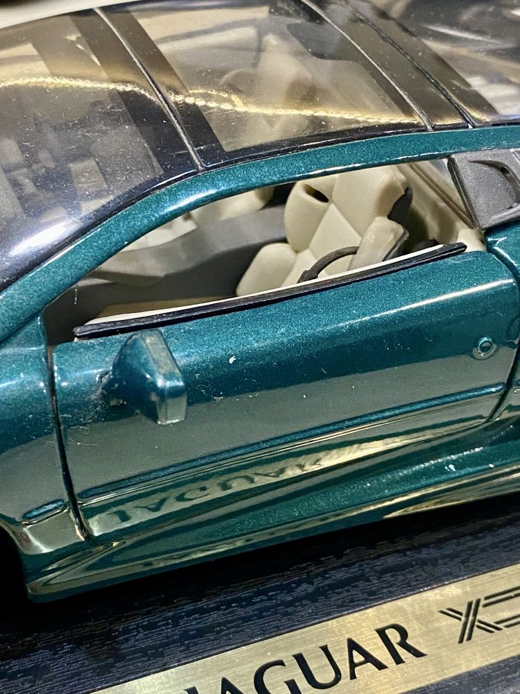 Jaguar XD 220 1992 Maisto, 1:18 размер, дължина 27 см