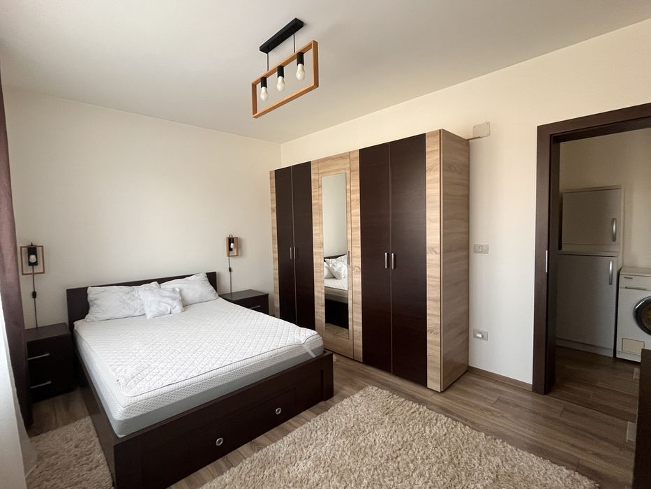 Vand apartament cu 2 camere cu curte in Giroc