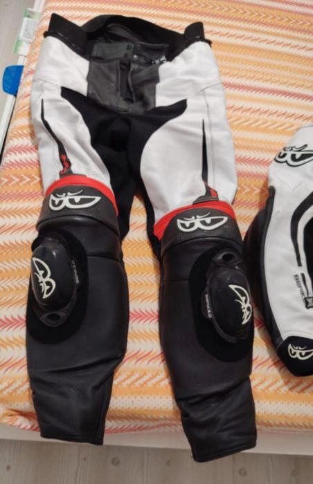 Vând combinizoane moto din doua piese și ghete moto