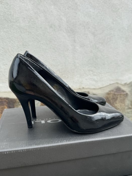 Pantofi cu toc negru