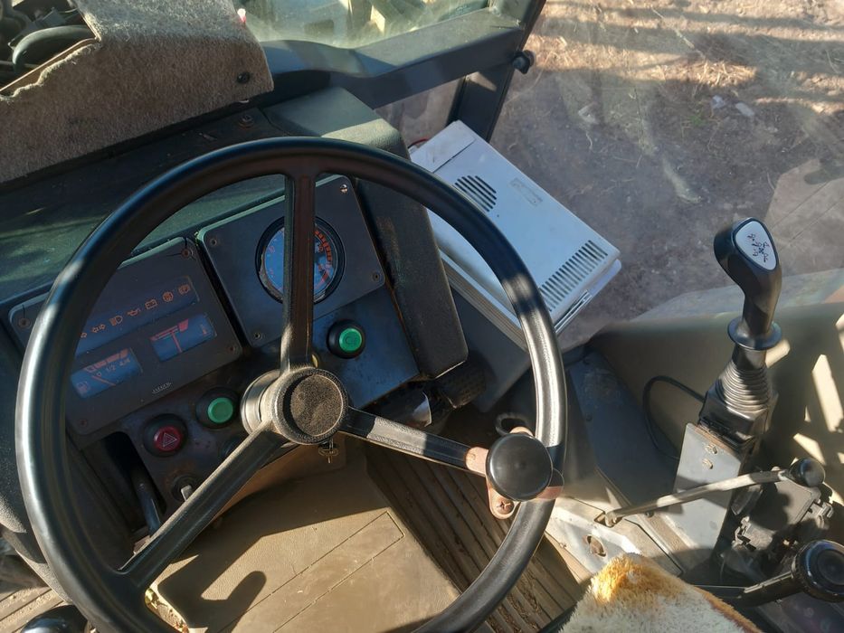 Vând tractor renault R3164