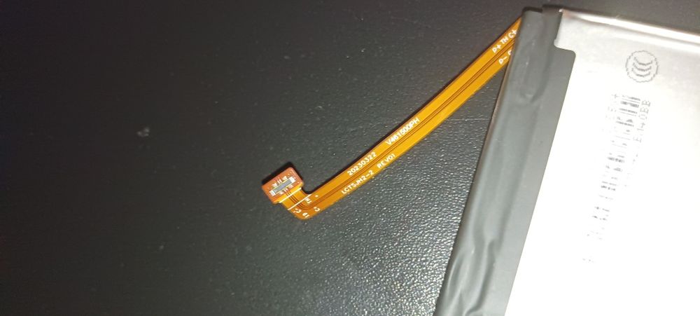 Vând baterie Samsung a 14 mufa de conectare intactă,nu livrez prin OLX