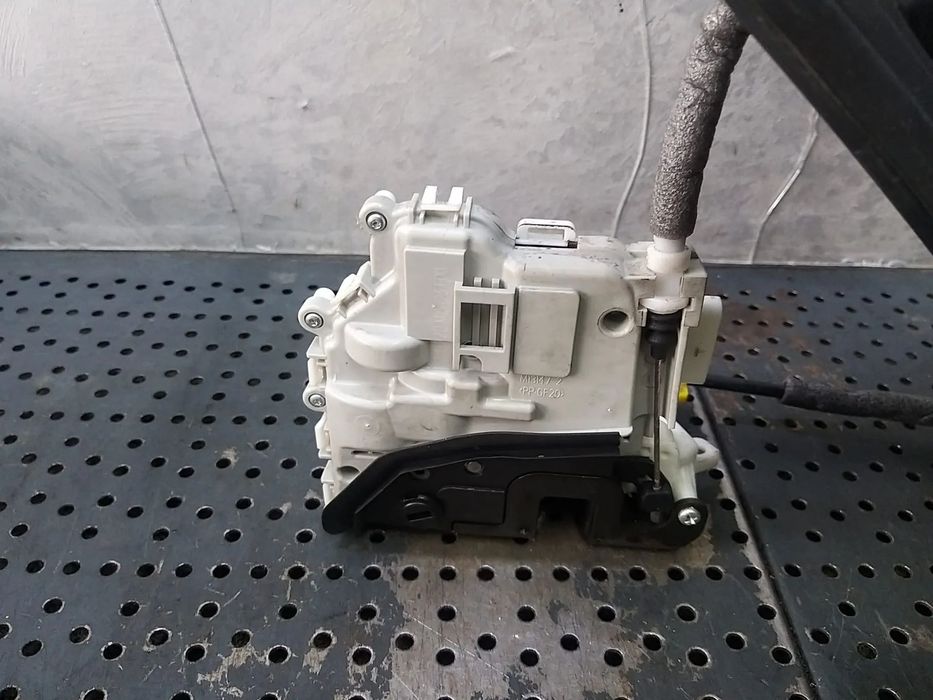 Broasca usa stanga spate audi a4 b9 8w