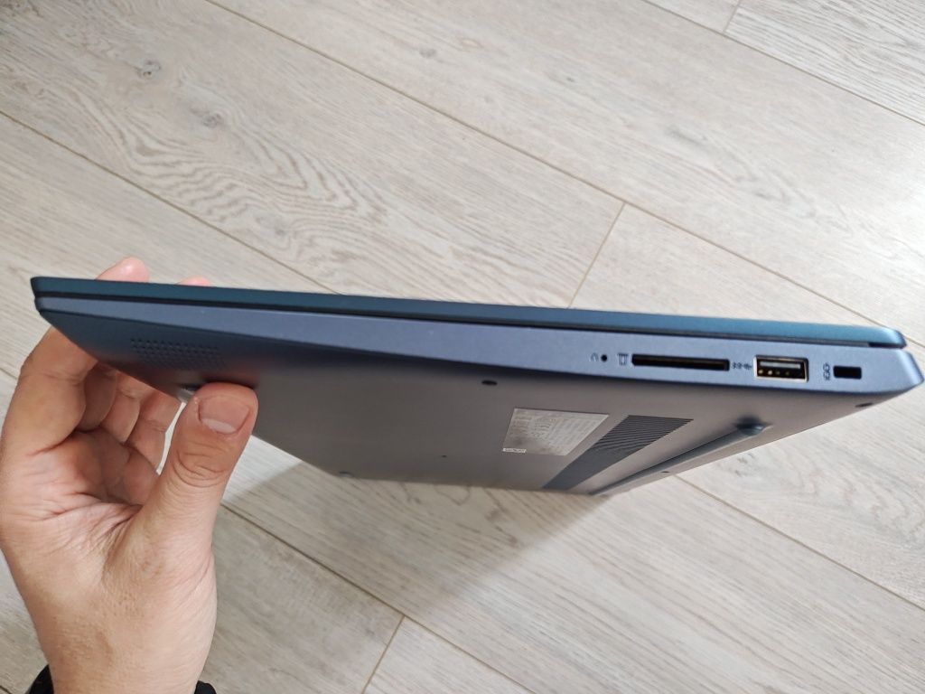 Vând laptop Lenovo IdeaPad 330s-15 ARR