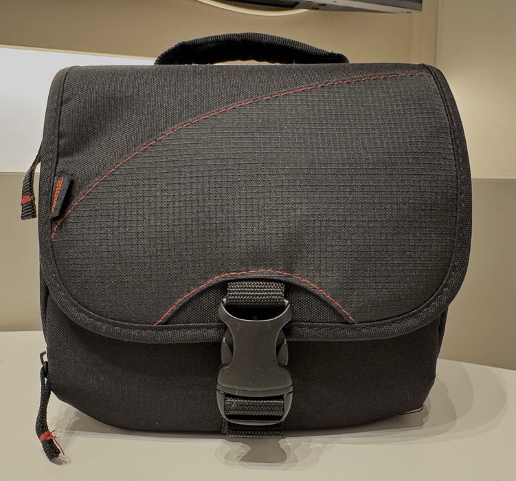 Aparat foto Canon EOS 200D + obiectiv EF-S 18-55mm IS II - KIT COMPLET