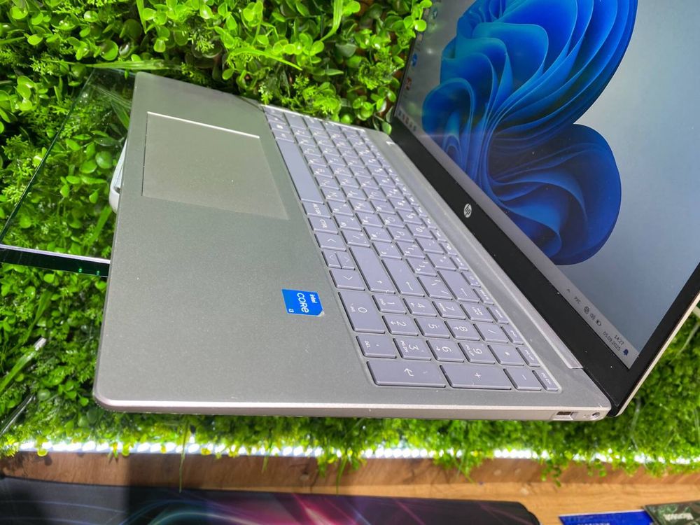 Hp i3ni eng soʻngi avlodi 8/512gb ssd boshlangʻich dasturchilar uchun