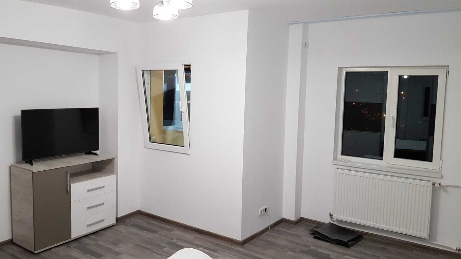 Proprietar, inchiriez garsoniera spatioasa