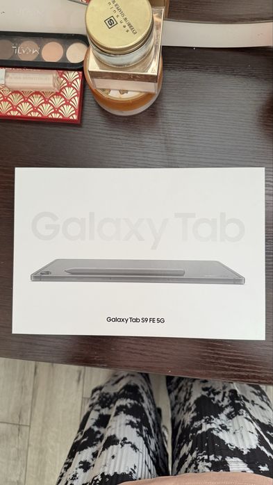 Samsung Galaxy Tab s9 fe 5g почти новый