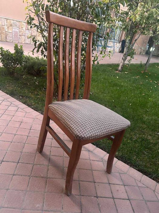 В наличии стулья в хорошем состоянии