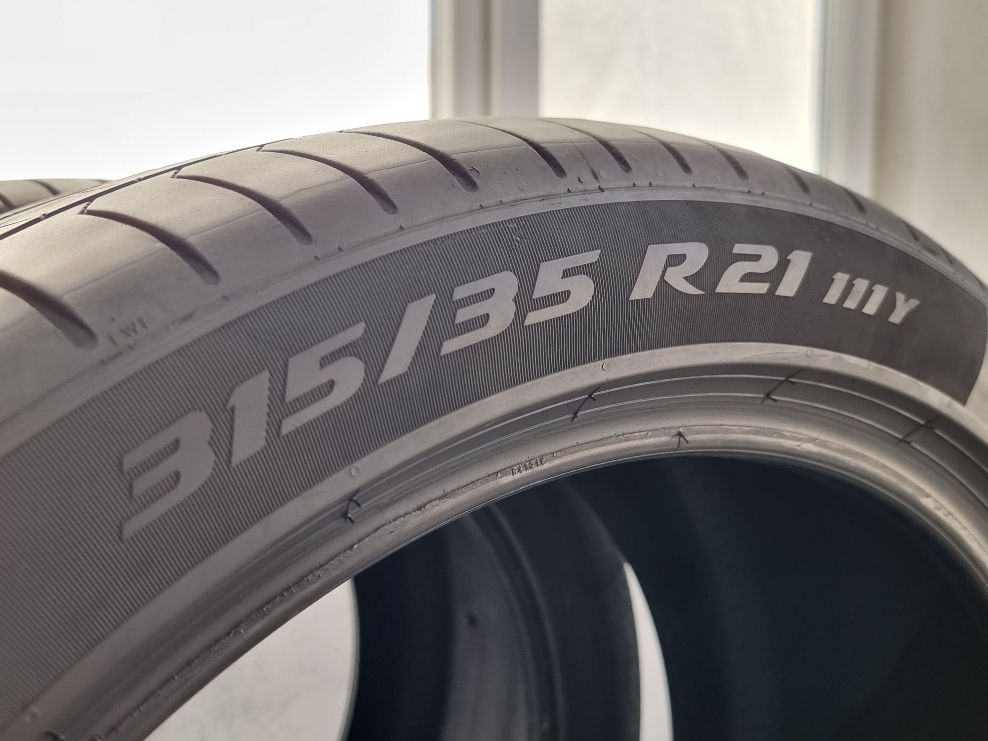315/35/21 Pirelli 2Броя: 250лв 6.2мм Run on flat