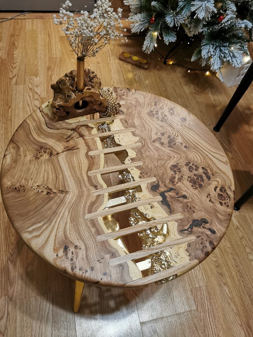 Кофейный столик из настоящего дерева