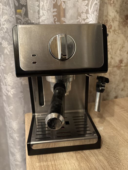 Кофеварка в хорошем состоянии ,продаем в связи с переездом