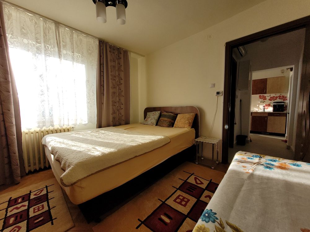 De inchiriat apartament cu 2 camere central