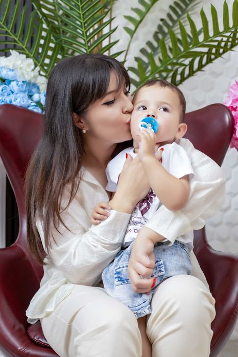 Уютная семейная фотосессия в студии.