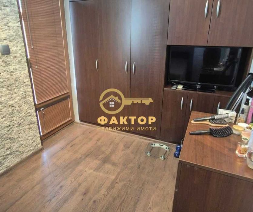Продава се Тристаен апартамент в Пловдив, Въстанически - 100 кв.м за 1998 €/кв.м - Снимка #2