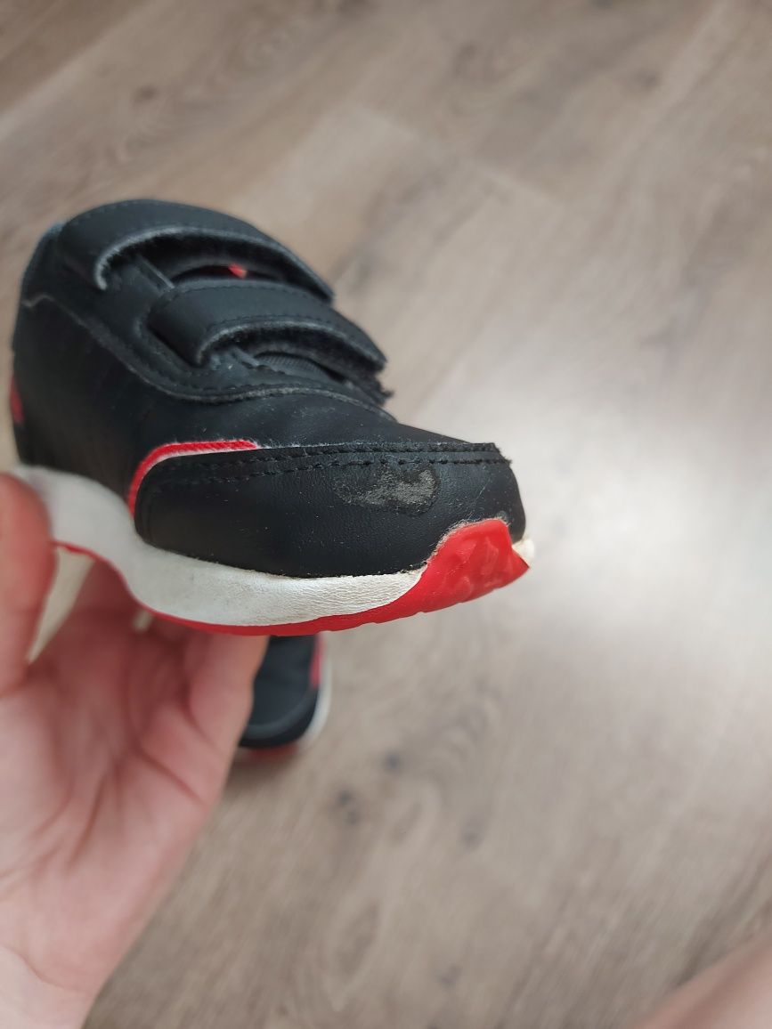 Маратонки adidas
