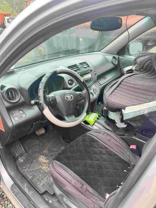 Автомобиль Toyota Rav 4