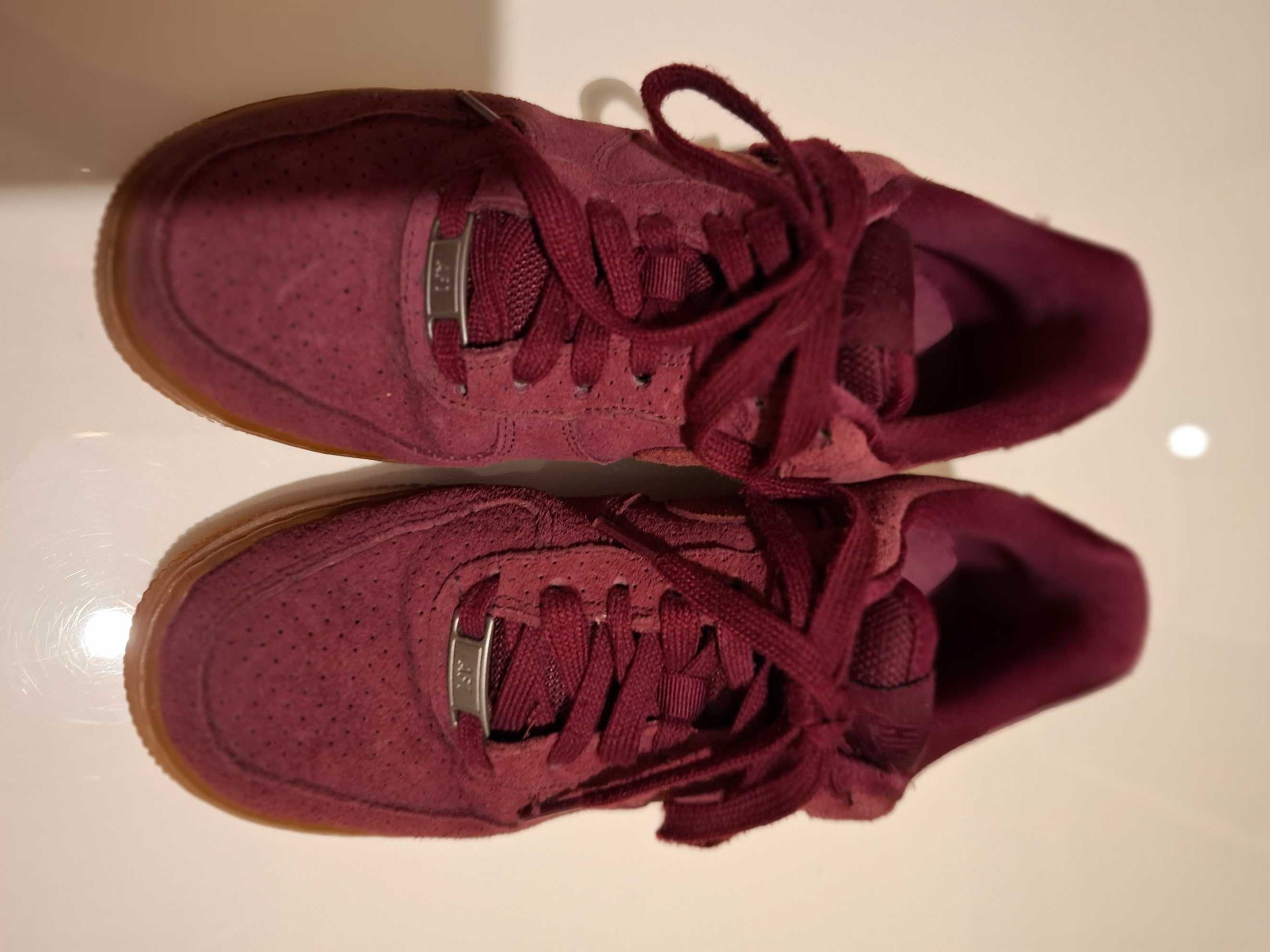 Обувки на марката NIKE, номер 36