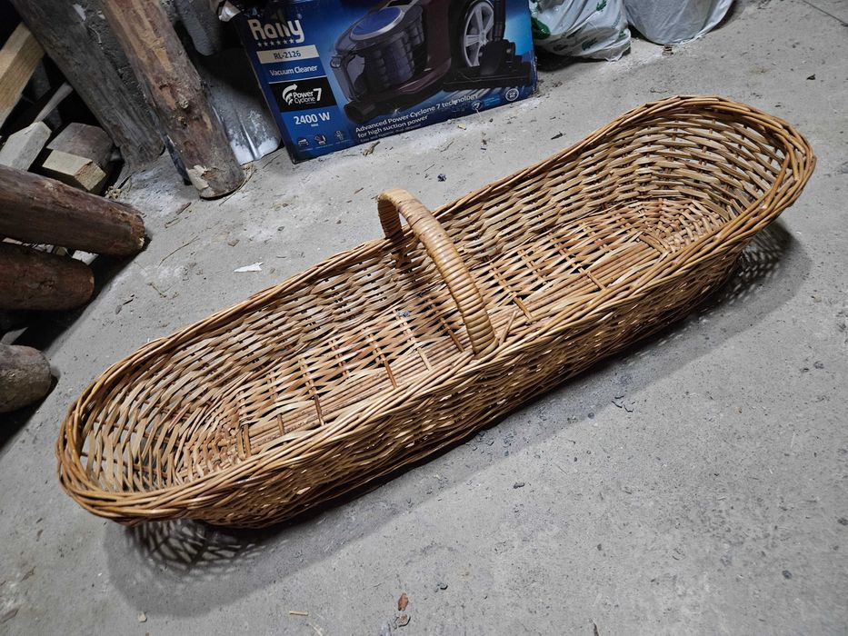 Mevalar uchun to'qilgan uzun savat