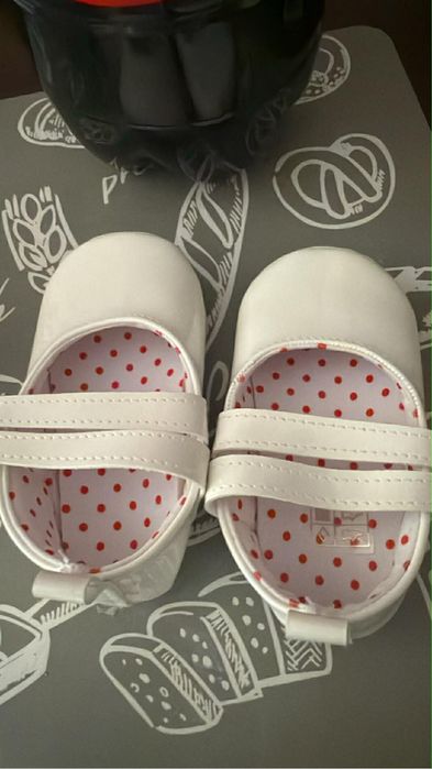 Vand adidadsi baieti si pantofiori fata