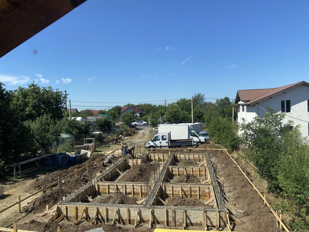 Construim case la rosu cat si la cheie