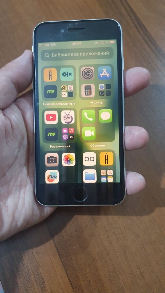 Продам Iphone se 2020 в отличном состоянии