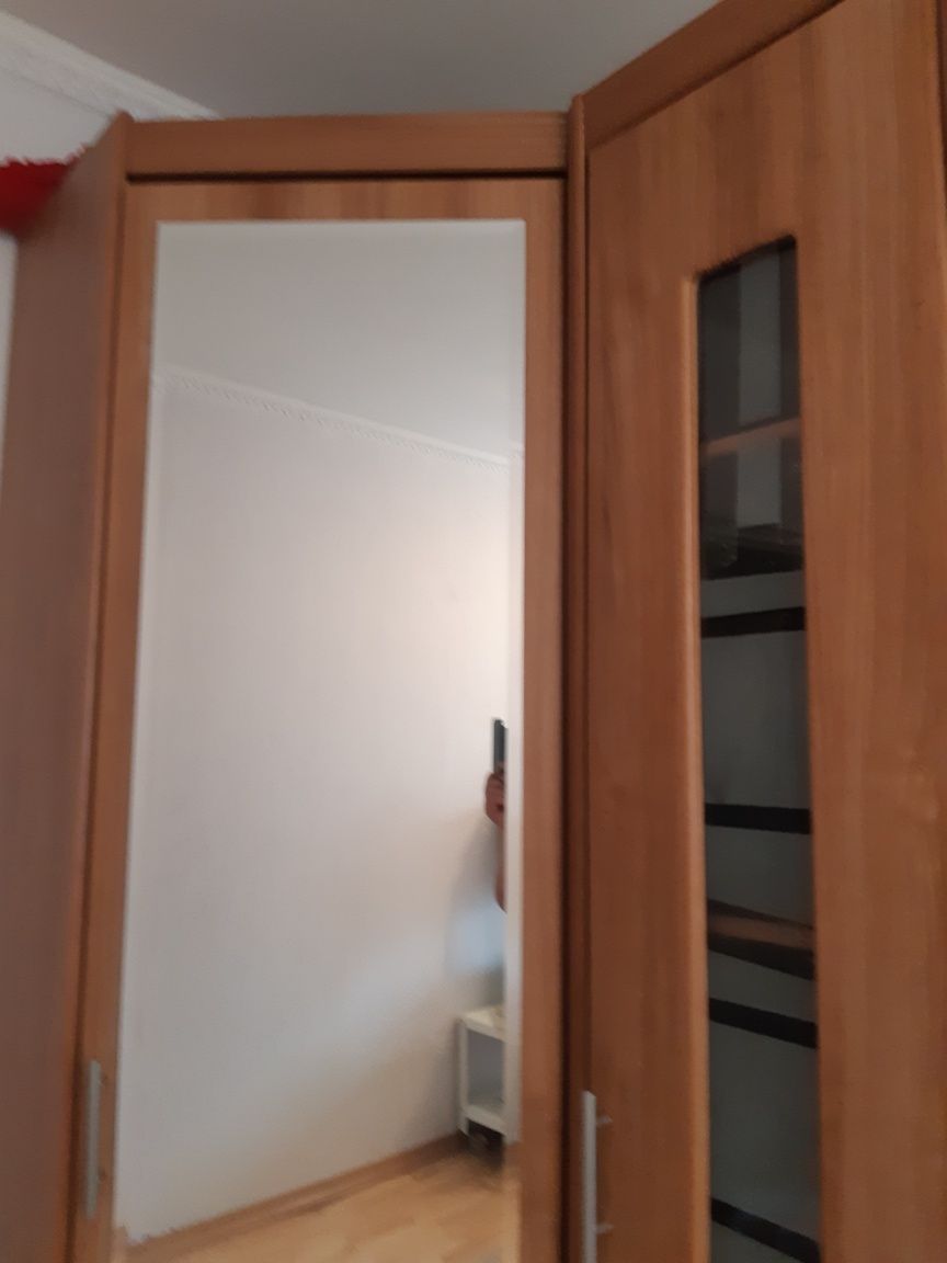 Продам Шкаф угловой диван .