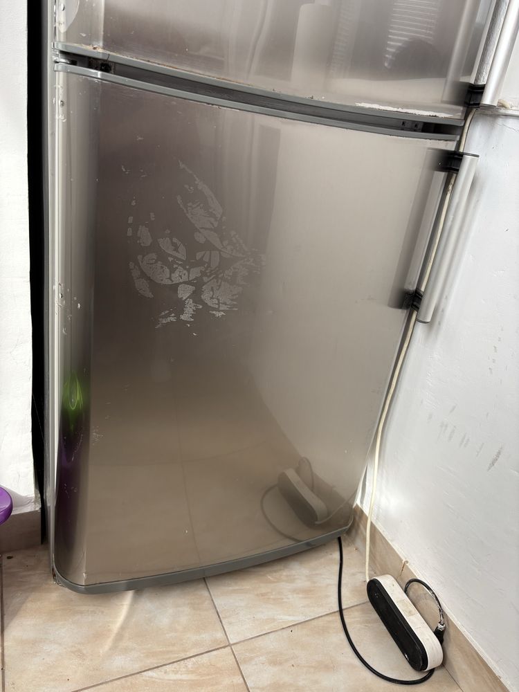 Frigider Whirlpool, inox, congelator 3 sertare, frigider spațios