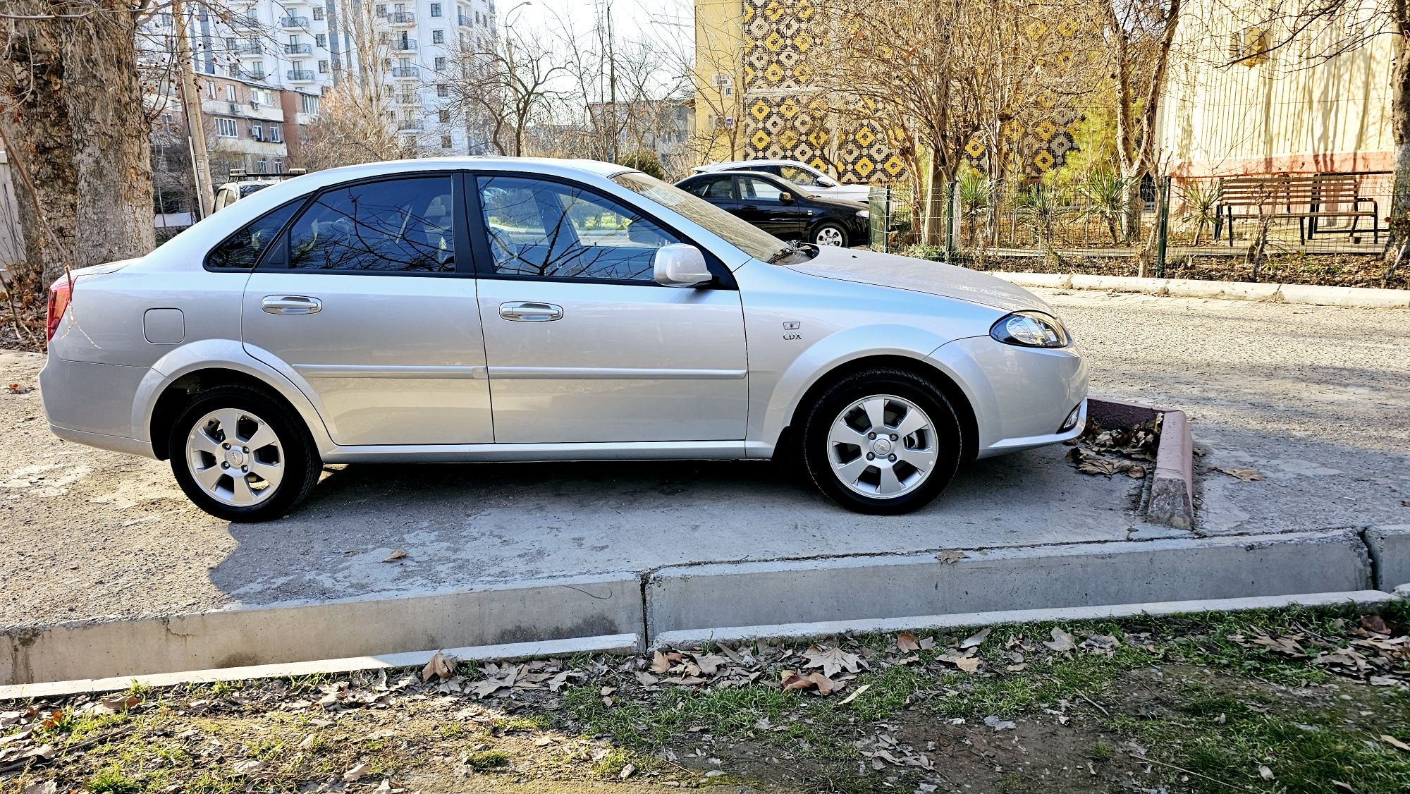 Gentra 3 A/T lyuk va Abs bor.