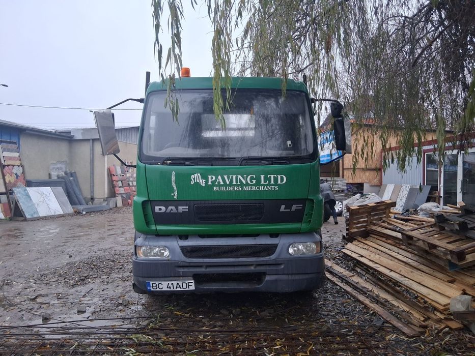 Camion cu macara DAF LF