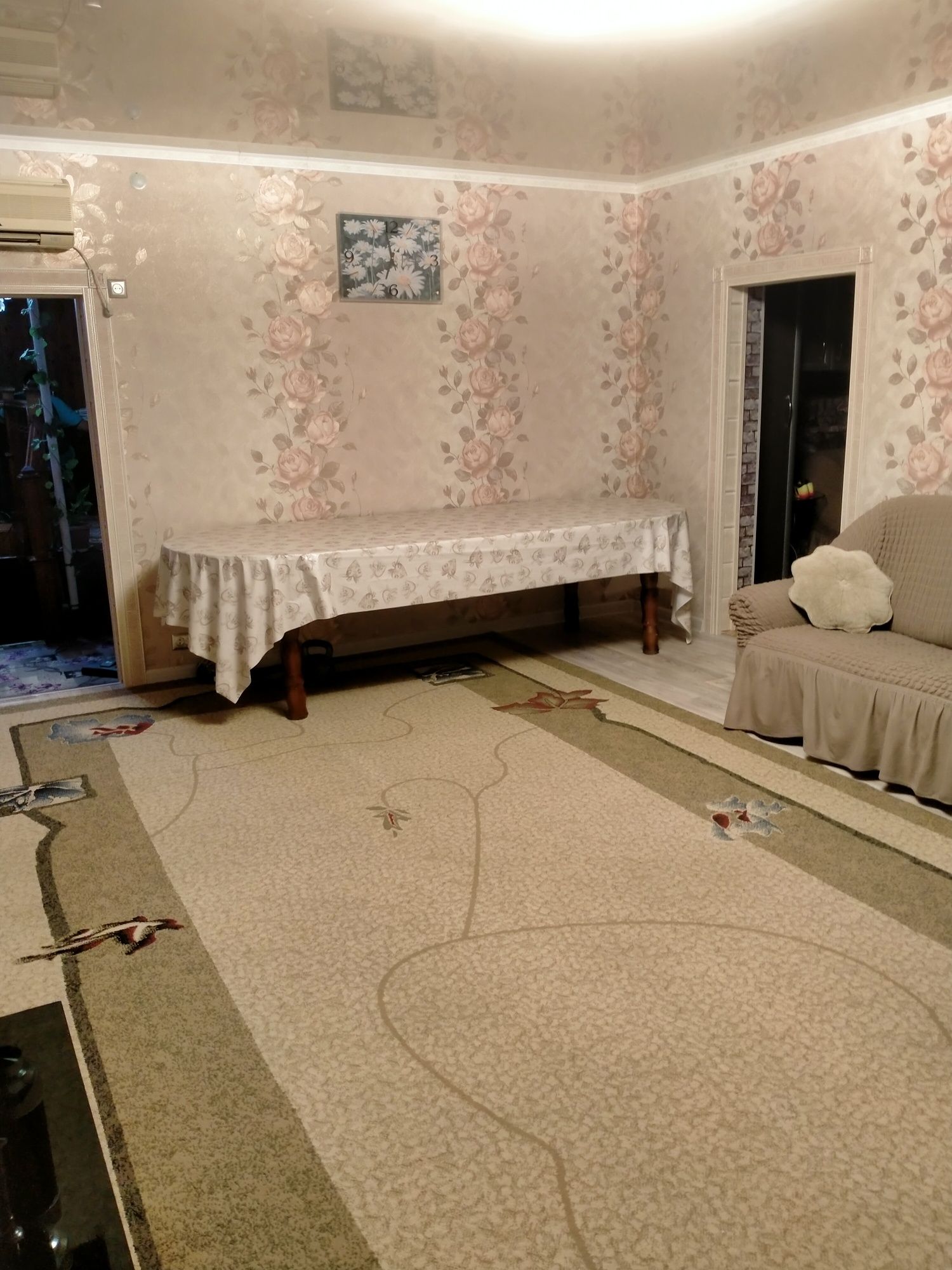 Продаётся дом, двух этажный района Хутор.
