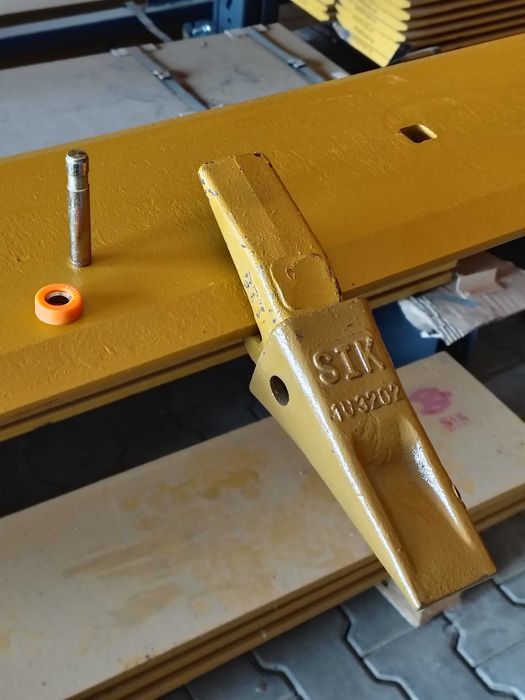 Dinți de cupă / Colți Caterpillar