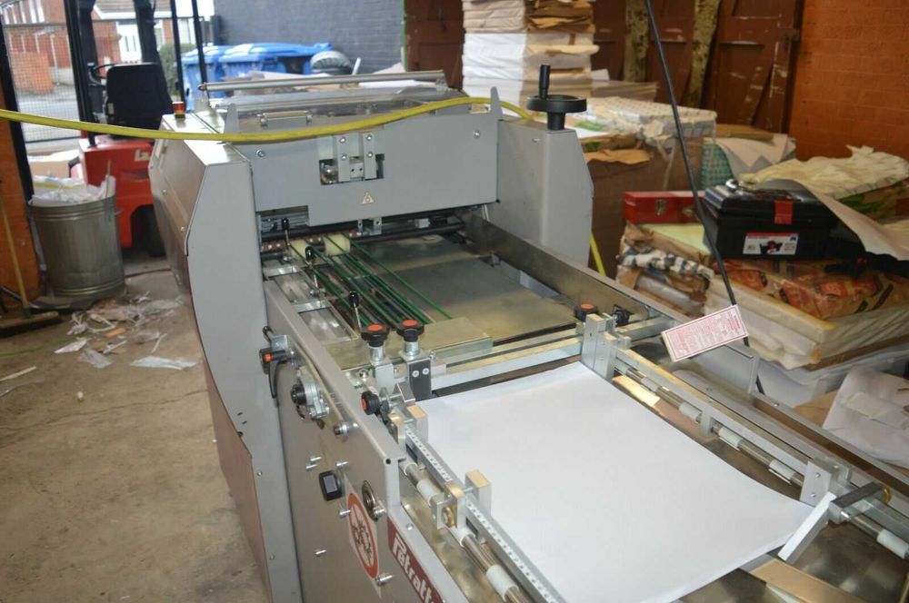 Petratto Mini Bat Plus с Robo Perforator - биговане и перфорирация