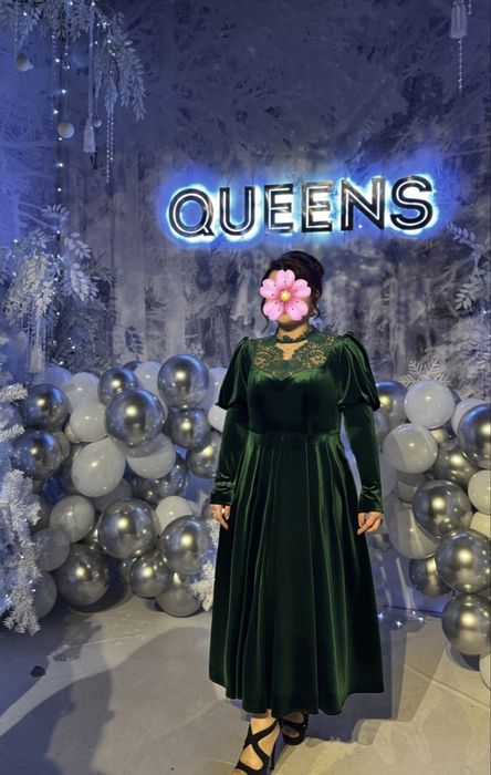 Изумрудное бархатное платье