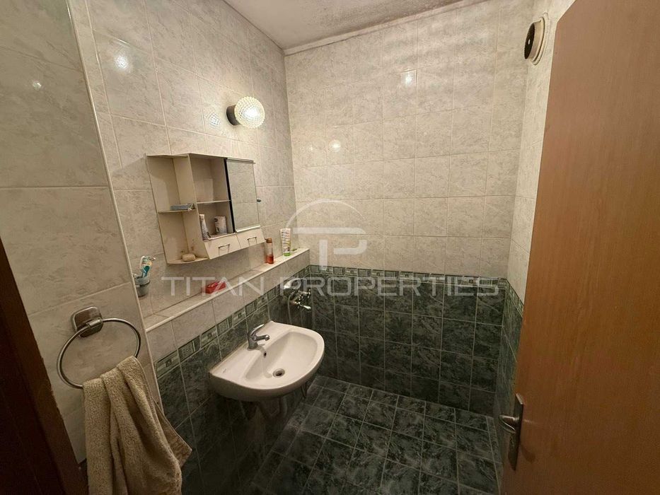 Продава се Тристаен апартамент в Пловдив, Кършияка - 92 кв.м за 2011 €/кв.м - Снимка #8